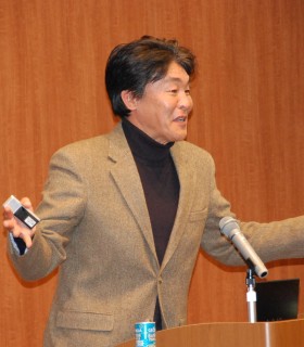 中本 賢 氏
