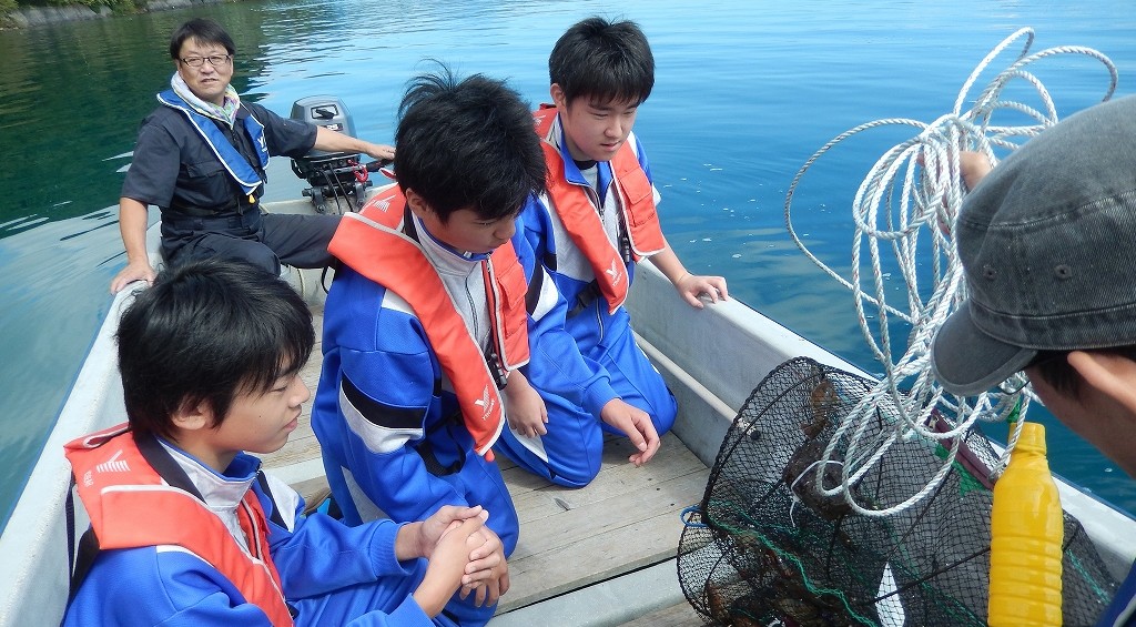 【洞爺】　ウチダザリガニ防除体験授業